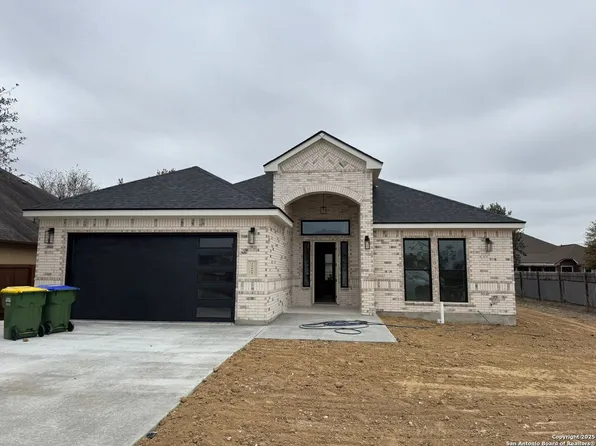 15619 Echo Ln, Selma, TX 78154