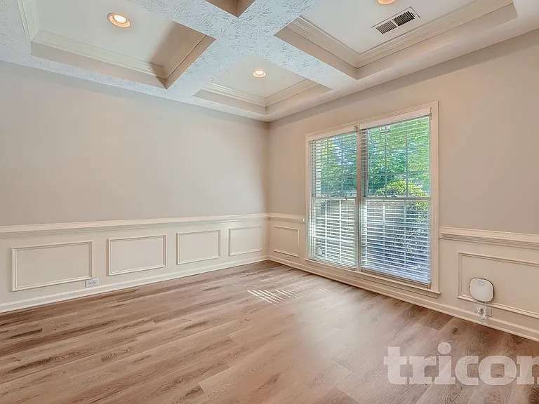 3433 Palm Cir NW — Photo 9