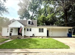 902 Sycamore St, Germantown, IL 62245
