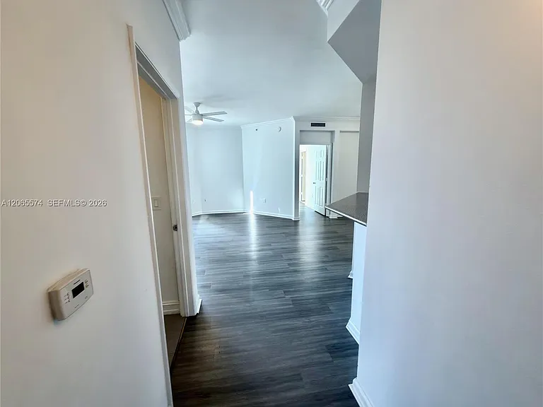 1919 Van Buren St #818A — Photo 2
