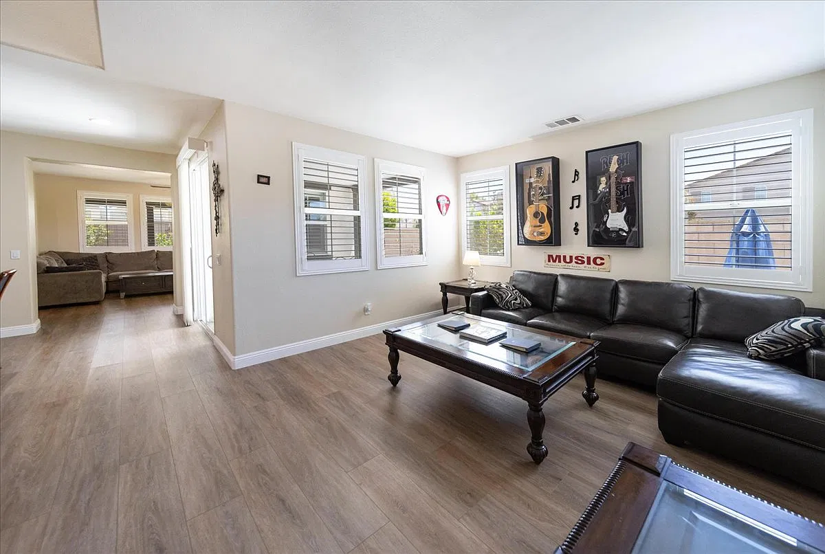 4 bed, 2847 sqft, $3,700 — Photo 4