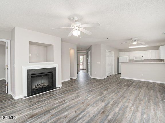5th image of 1414 Willoughby Park Court #A