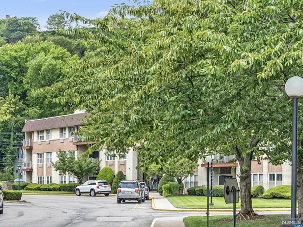 1111 River Rd APT C5, Edgewater, NJ 07020
