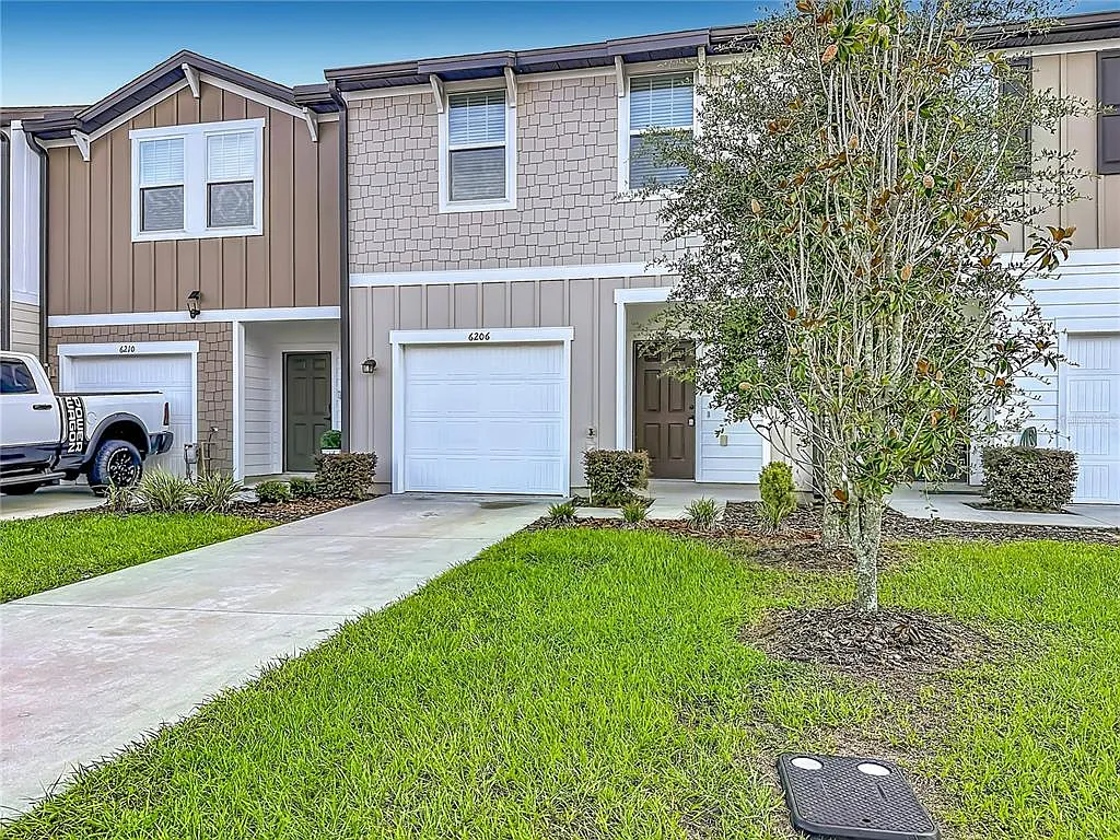 3 bed, 2.5 bath, 1386 sqft, $2,000 — Photo 2