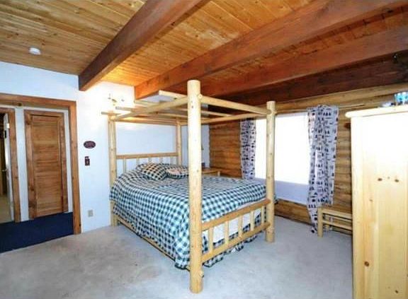 4th image of 1048 Willow Ln