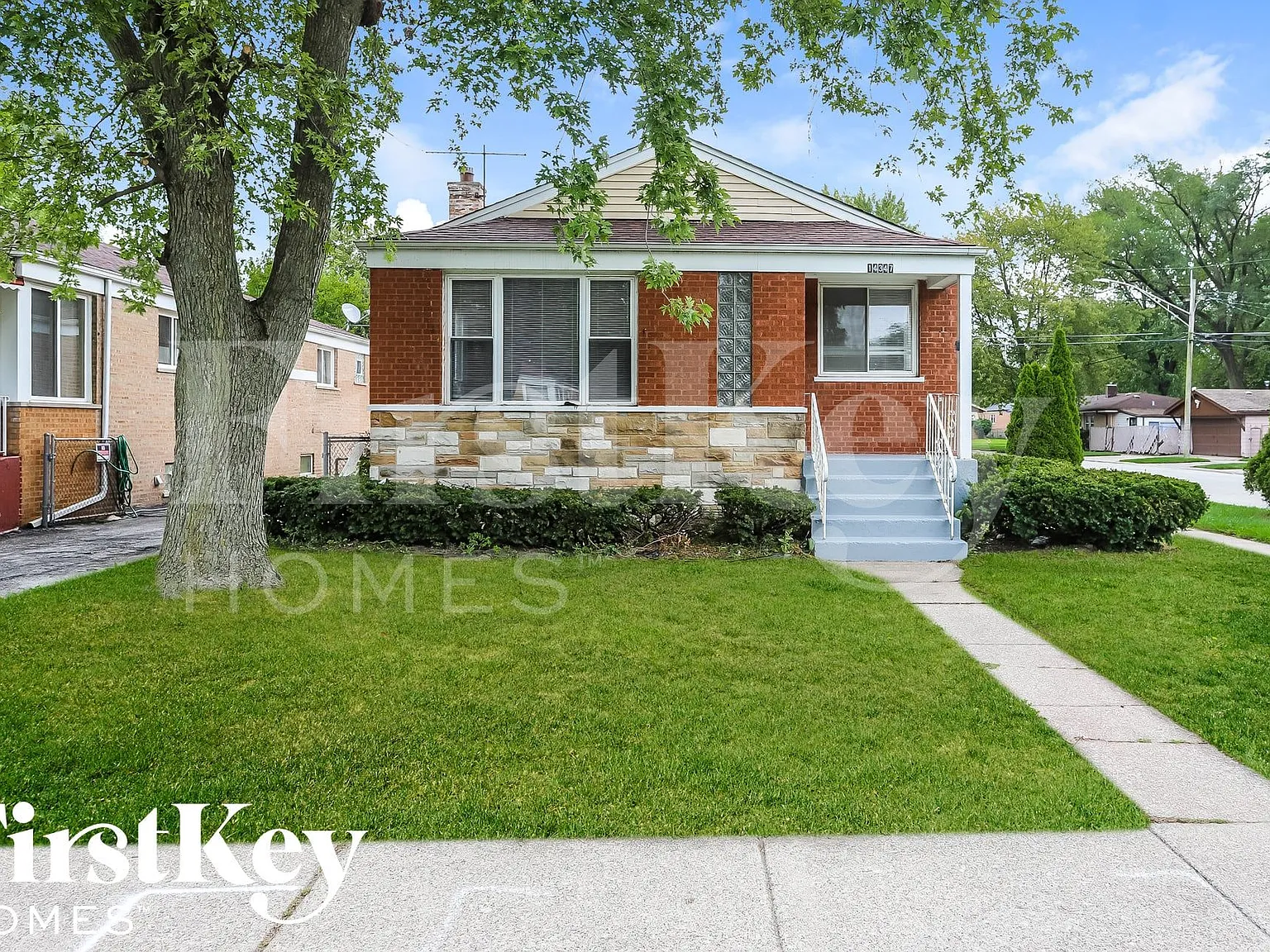 3 bed, 1.5 bath, 1250 sqft, $2,470 — Photo 1