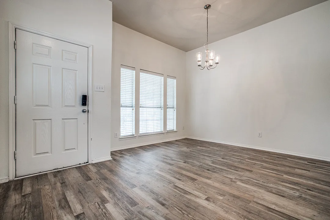 3 bed, 1735 sqft, $2,295 — Photo 1