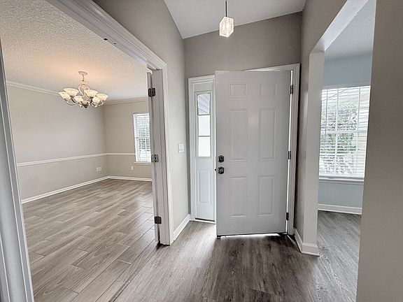 5th image of 3663 Carol Ann Ln