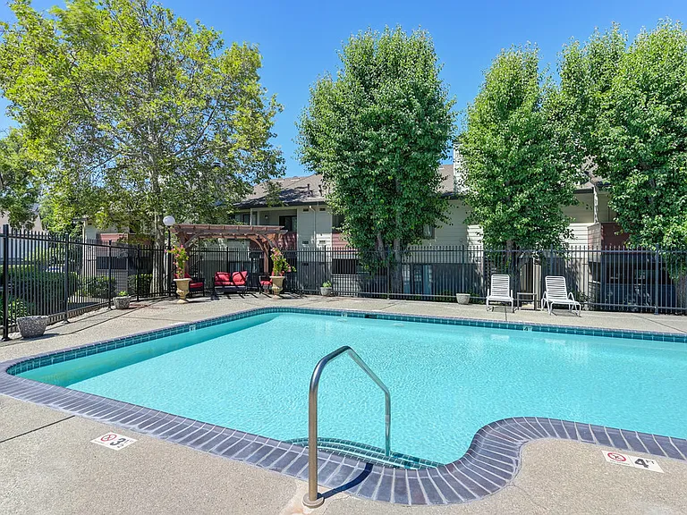 Heritage Oaks — Photo 12
