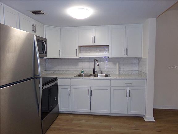 4th image of 2042 Australia Way W APT 18