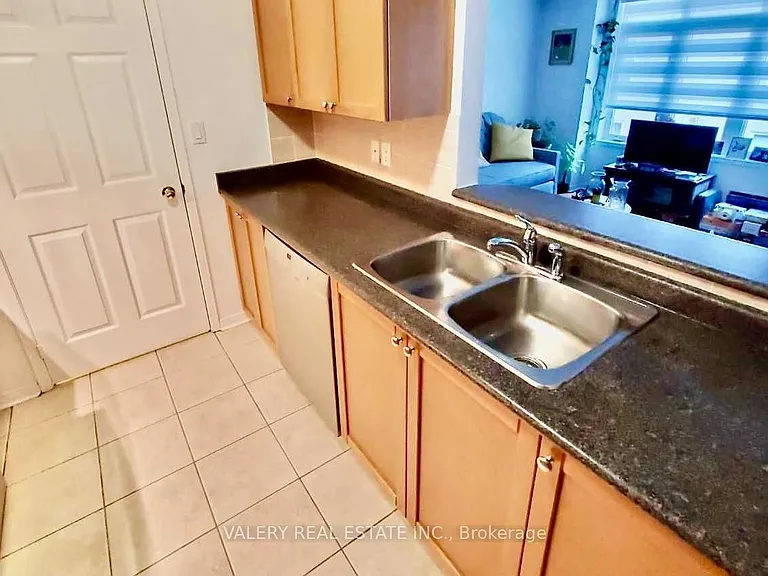 50 Turntable Cres #62 — Photo 7