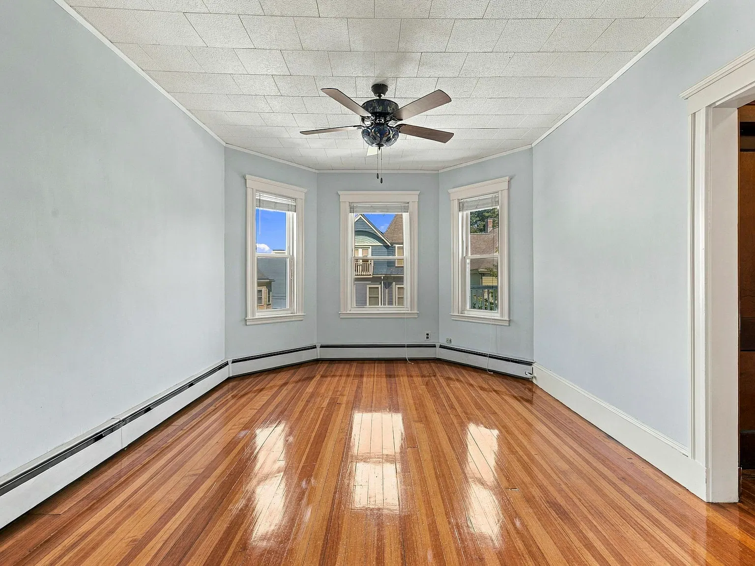 2 bed, 1.0 bath, 1180 sqft, $2,750 — Photo 2