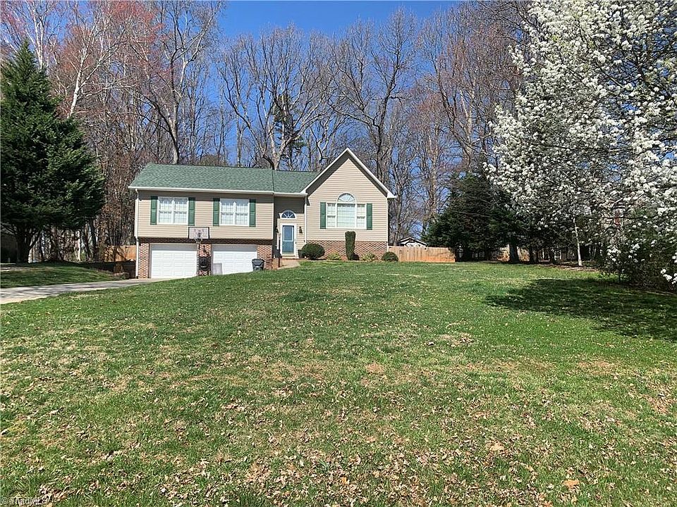 1st image of 206 Forest Oaks Dr