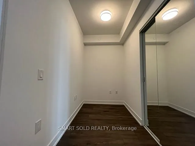 575 Bloor St E #2405 — Photo 4