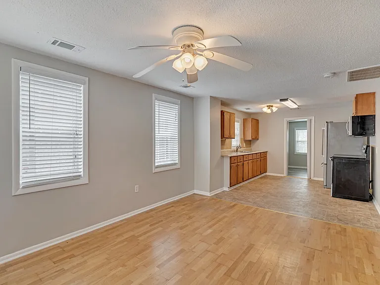 2025 Eppinger St — Photo 5