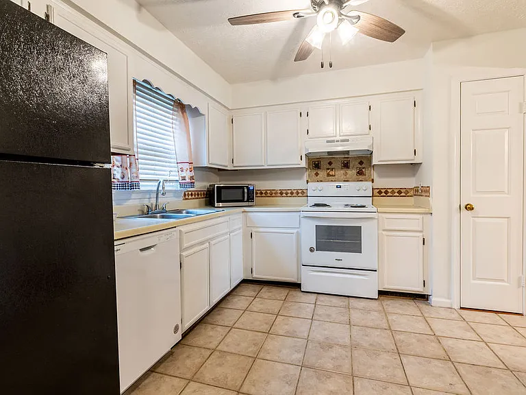 248 Loch Cir — Photo 2