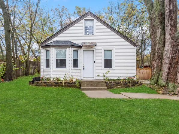 2915 Parkside Ave, McHenry, IL 60051
