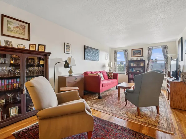 67-12 Yellowstone Boulevard image 2 of 20