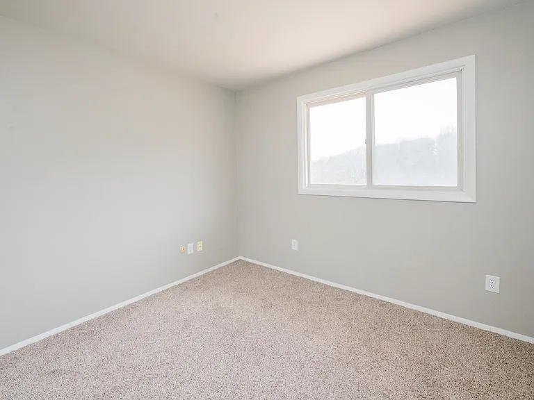4002-4032 E Shaffer Ave — Photo 8
