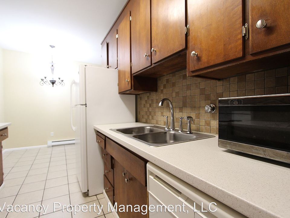 1st image of 22521 30th Ave S APT 11