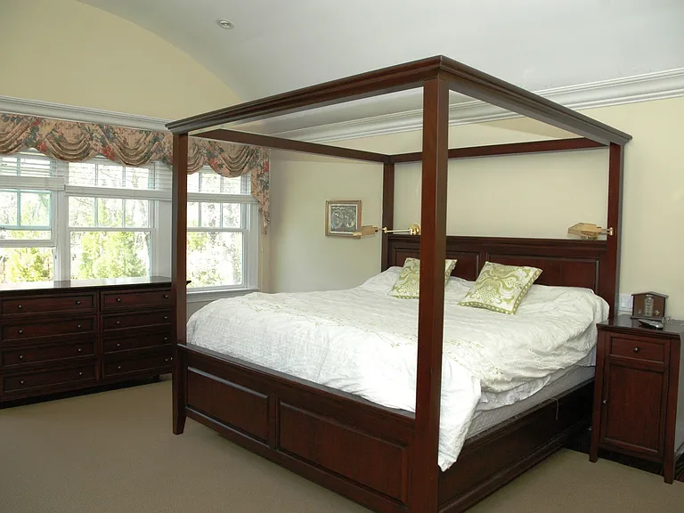 10 Georgica Woods Ln — Photo 18