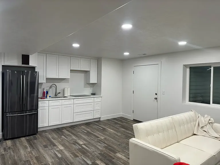 2641 S Shorewood Dr #BASEMENT — Photo 7