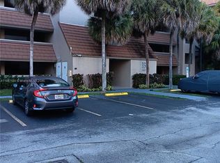 461 Ives Dairy Rd APT 304-2, Miami, FL 33179