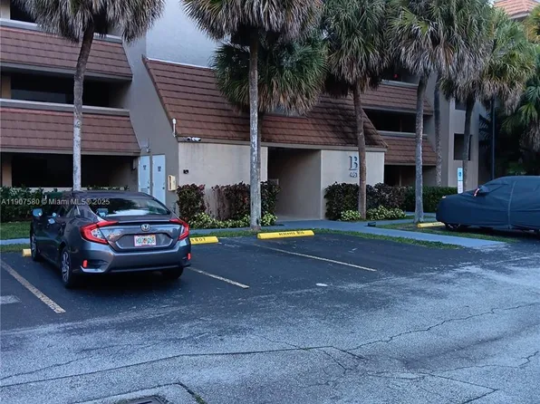 461 Ives Dairy Rd APT 304-2, Miami, FL 33179