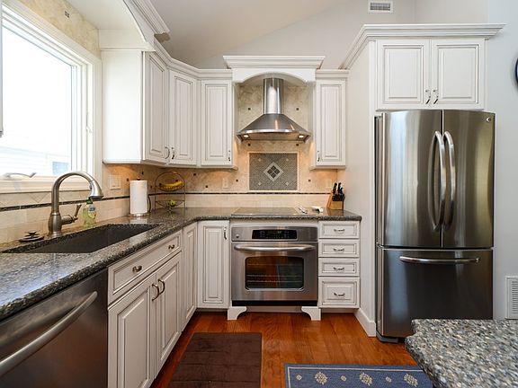 3rd image of 4519 Asbury Ave
