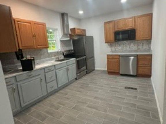 5th image of 613 E Central St