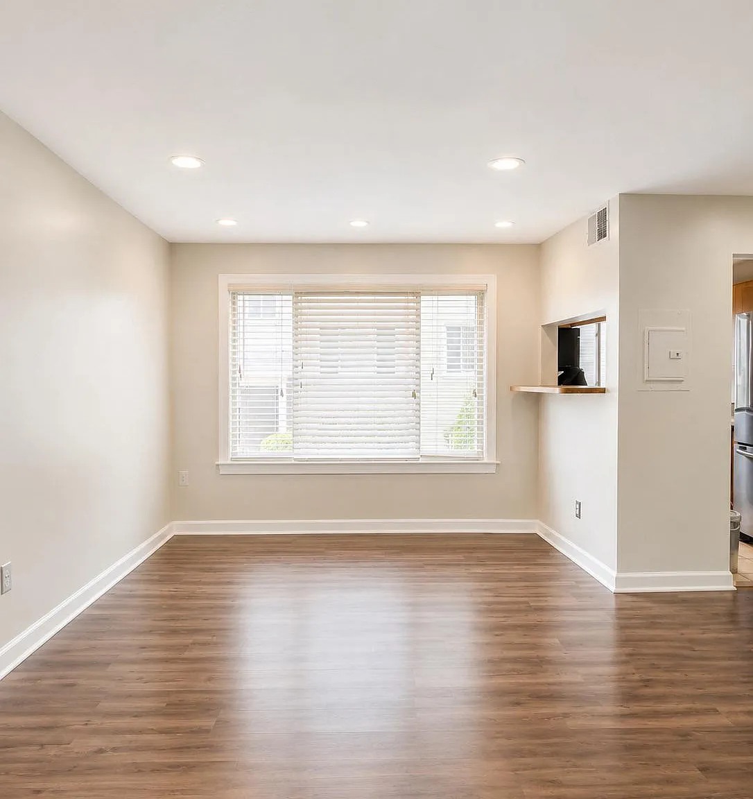 2 bed, 1.0 bath, 706 sqft, $1,700 — Photo 3