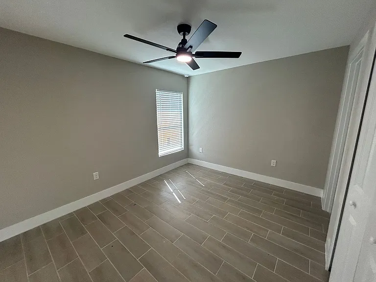 3933 NE 19th Ave — Photo 12