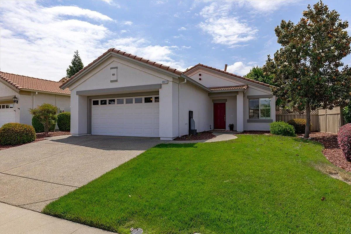 1911 Homewood Ln photo 1