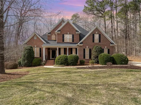 916 Troublesome Creek Dr, Greensboro, NC 27455