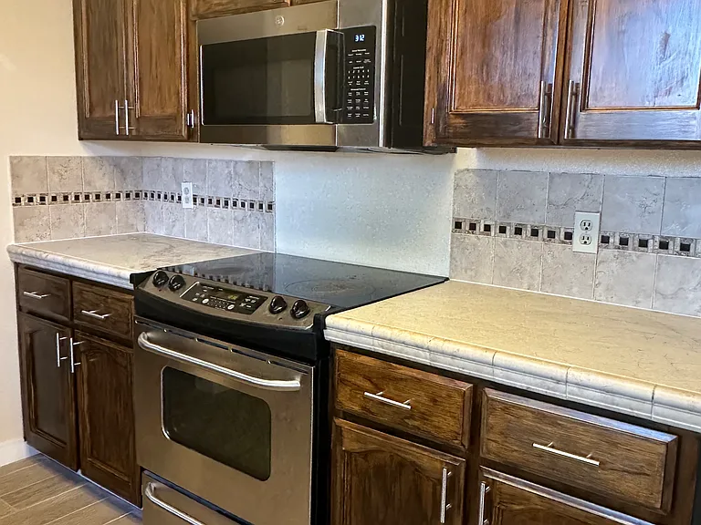 1270 Hawthorn St — Photo 3