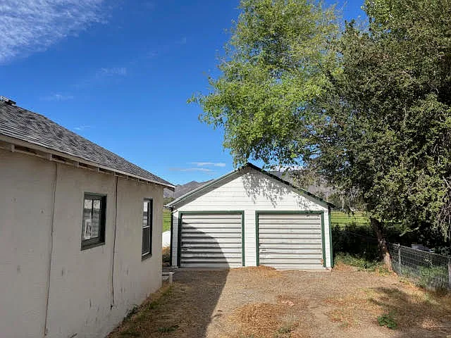 2 bed, 1100 sqft, $2,200 — Photo 2