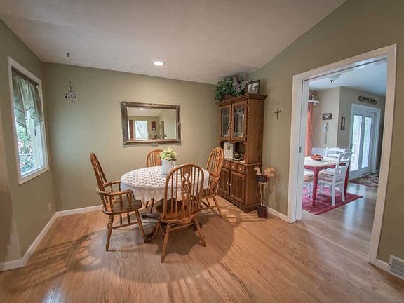 5th image of 819 E Glencrest Dr