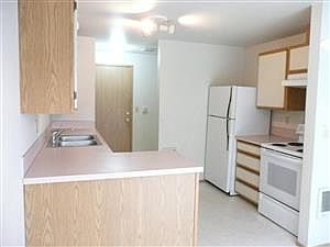 4th image of 639 School St SE