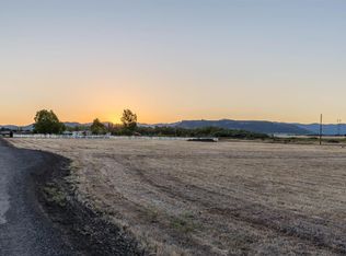 110 Bella Vista Dr, Central Point, OR 97502