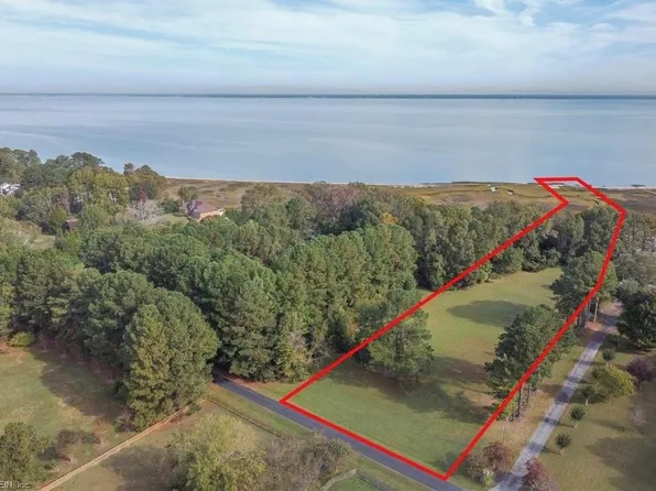 7 Riverpoint Trl, Carrollton, VA 23314