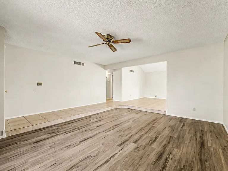 5733 W Mescal St — Photo 9