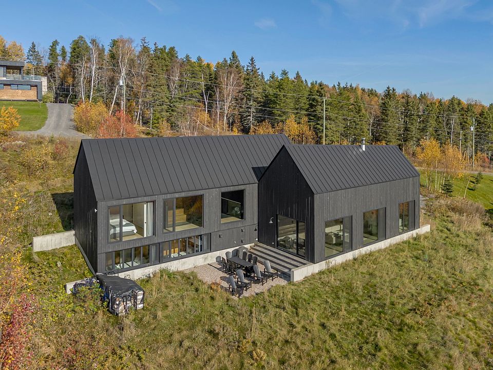 1st image of 255 Rue Marie Rise