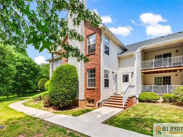 343 Bowler Ct, Piscataway, NJ 08854