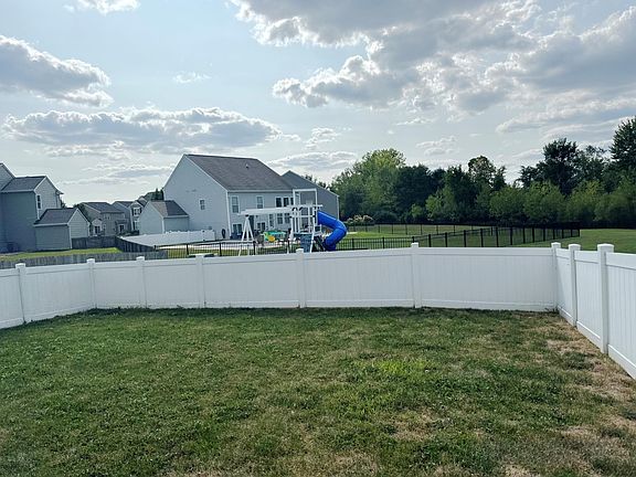 5th image of 647 Azalea Fields Dr