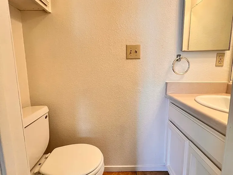 8106 Laborough Dr — Photo 9