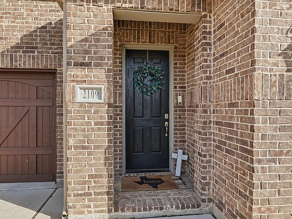 3rd image of 2109 Falcon Ridge Dr