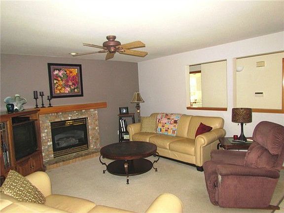 4th image of 10418 Springwood Dr E