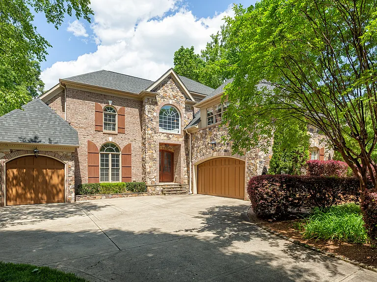 405 Pondview Ct — Photo 1