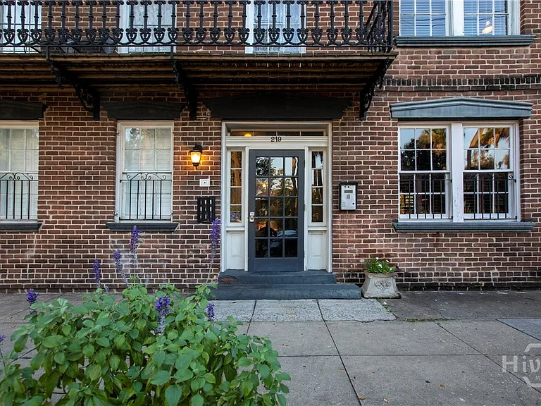 219 Abercorn St #F1 — Photo 1