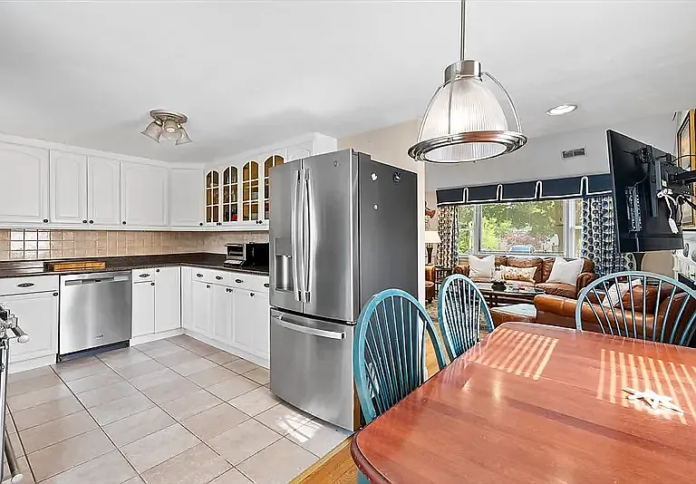 28 Chestnut St — Photo 4